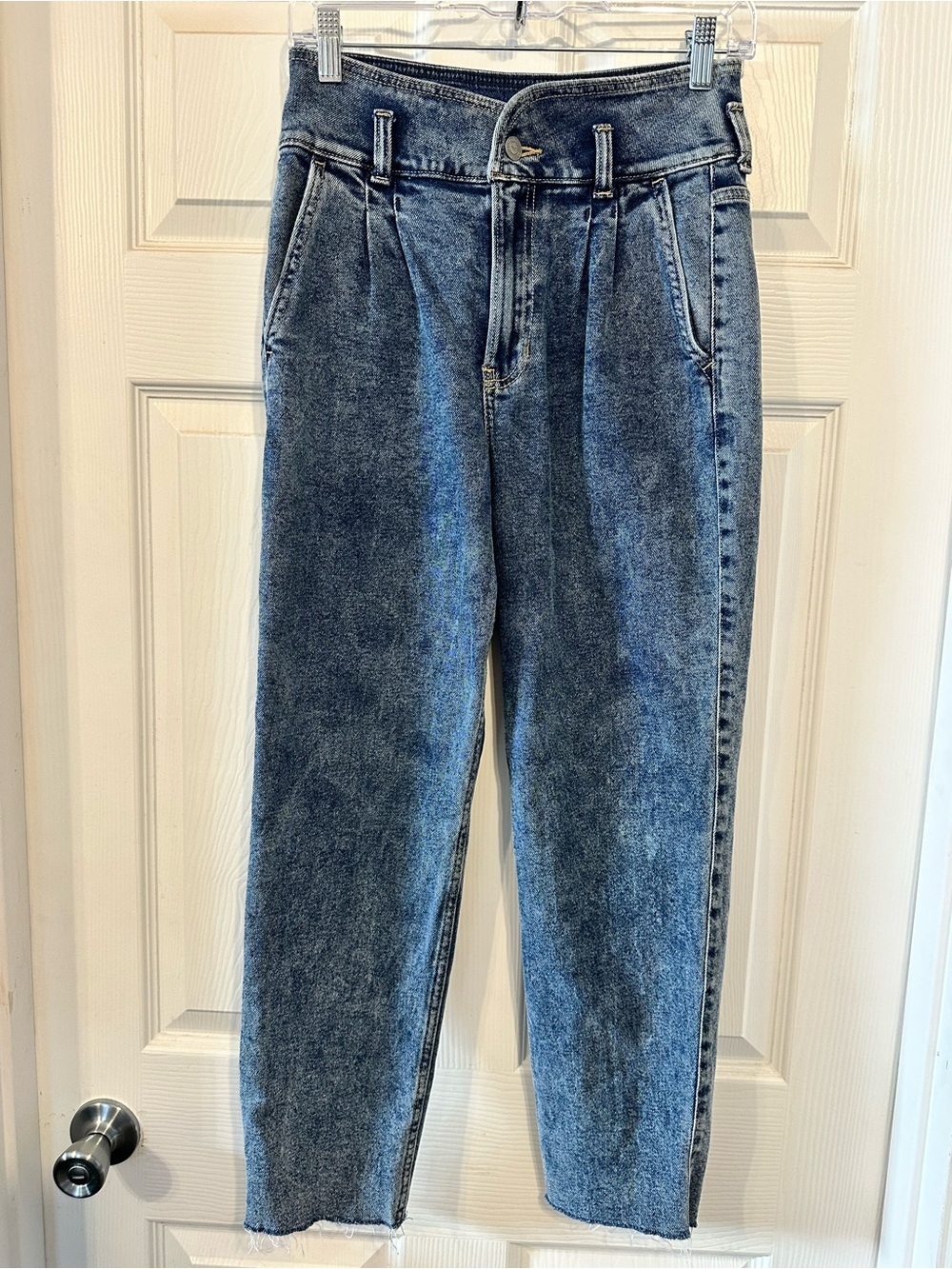 Hollister Relaxed Pleated Jeans - Washed Blue